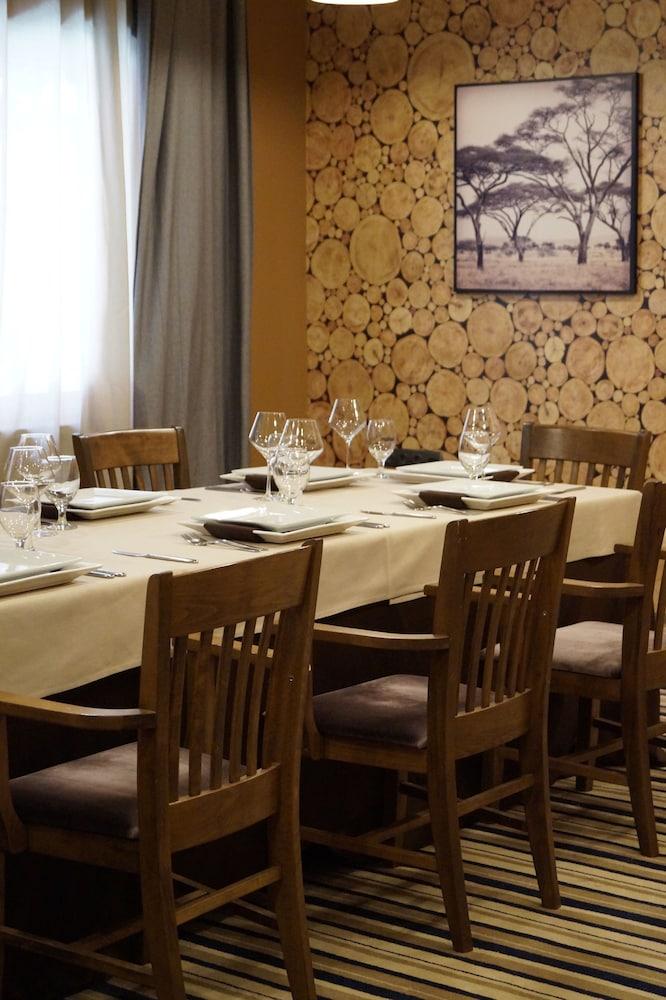 restaurant cafeteria