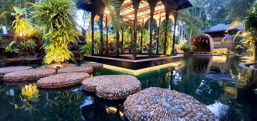 swimming pool spa
