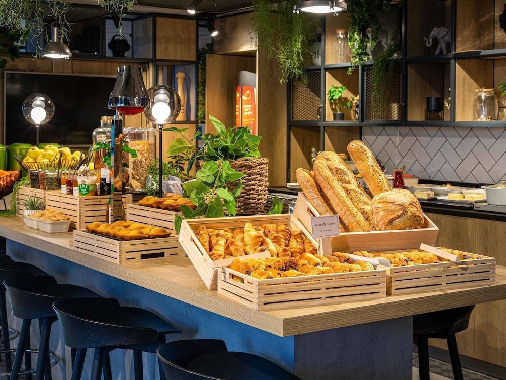restaurant cafeteria