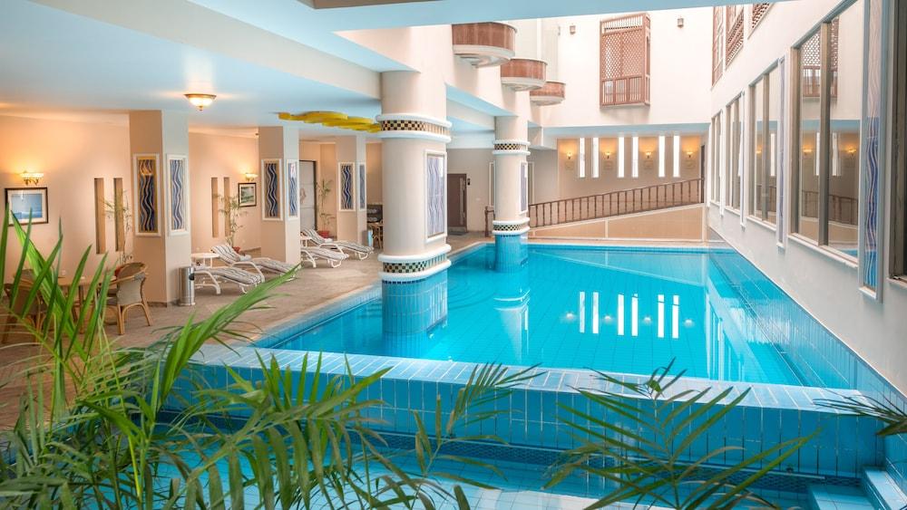 swimming pool spa