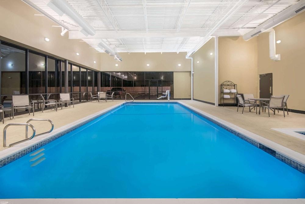 swimming pool spa