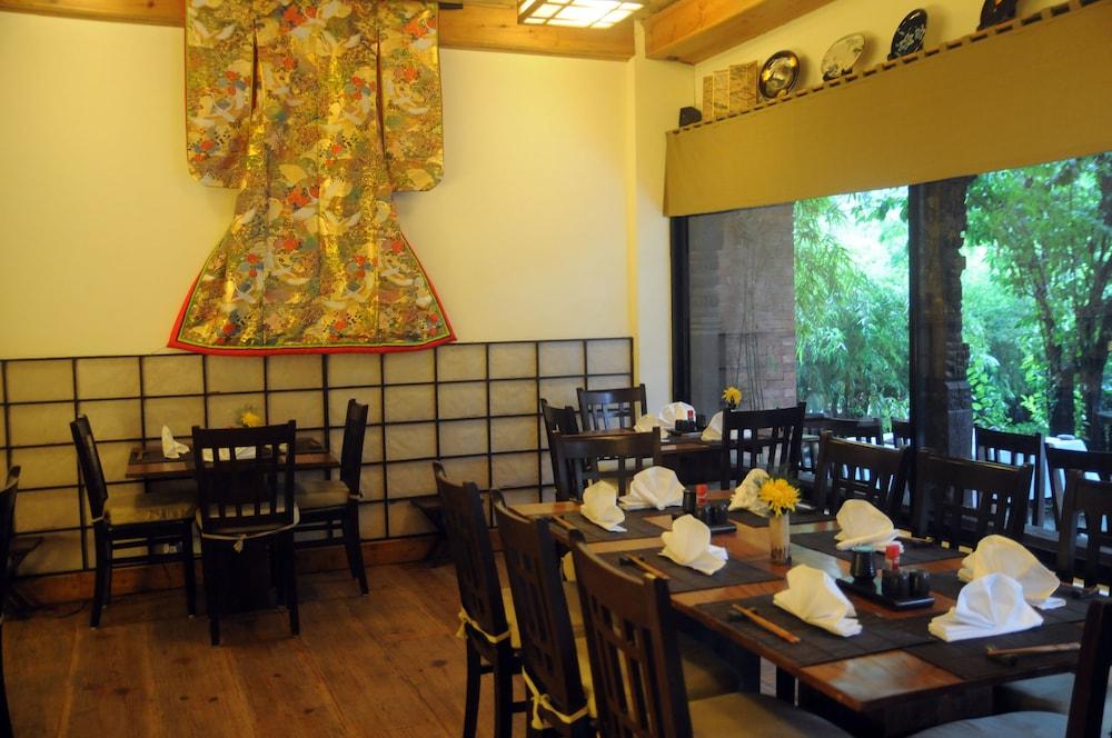 restaurant cafeteria