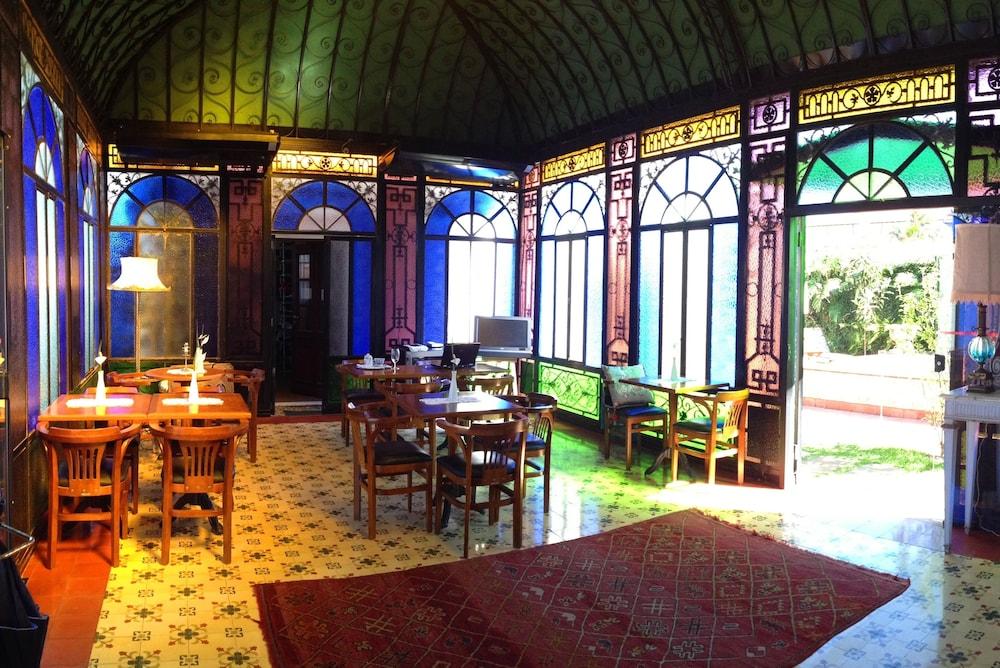 restaurant-cafeteria