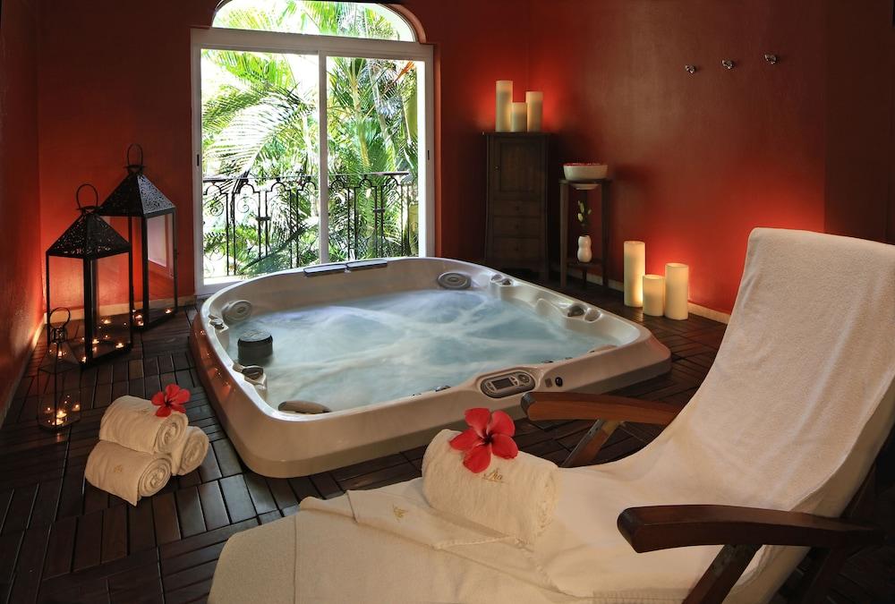 swimming pool spa