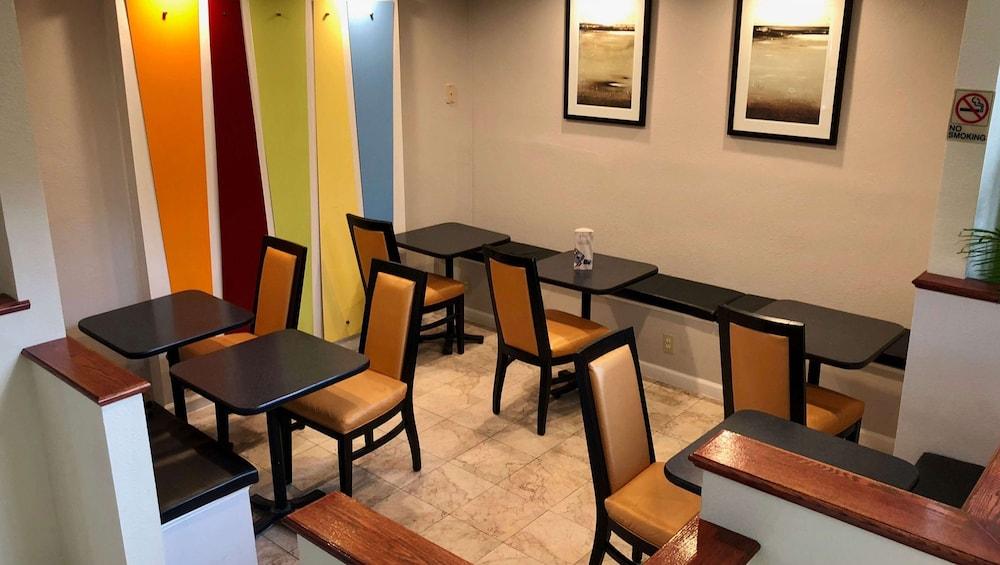 restaurant-cafeteria