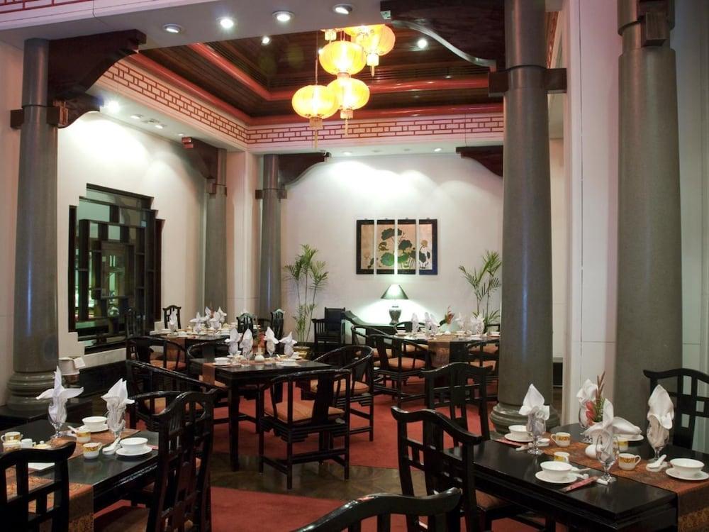 restaurant cafeteria