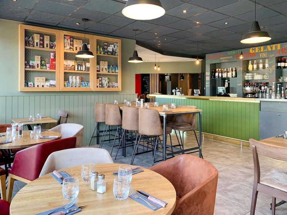restaurant cafeteria