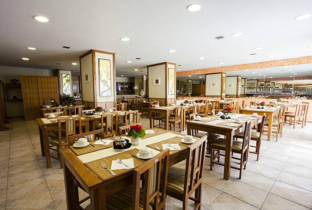 restaurant cafeteria