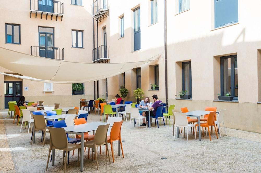 restaurant cafeteria