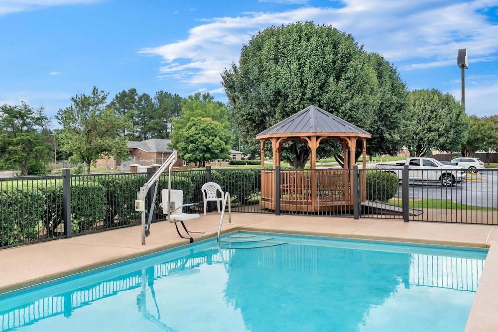 swimming pool spa