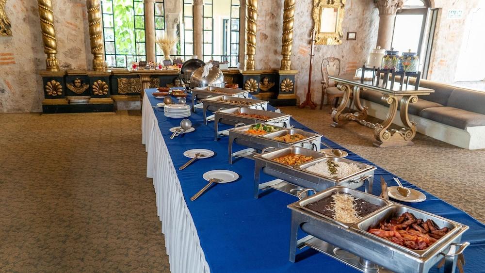 restaurant cafeteria