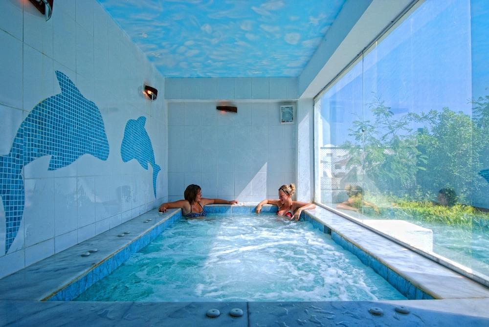 swimming pool spa
