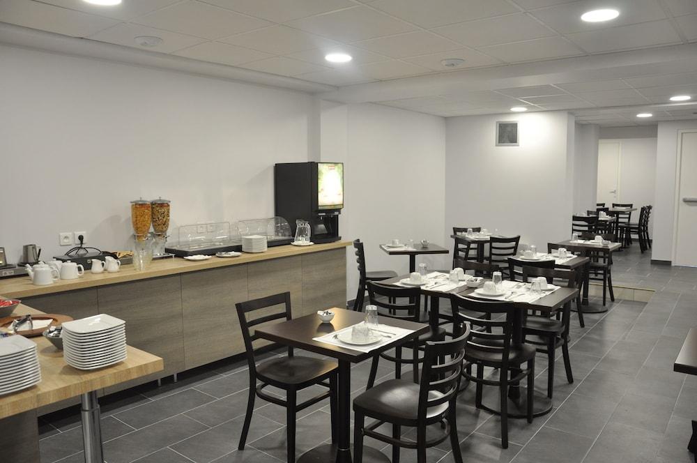 restaurant cafeteria
