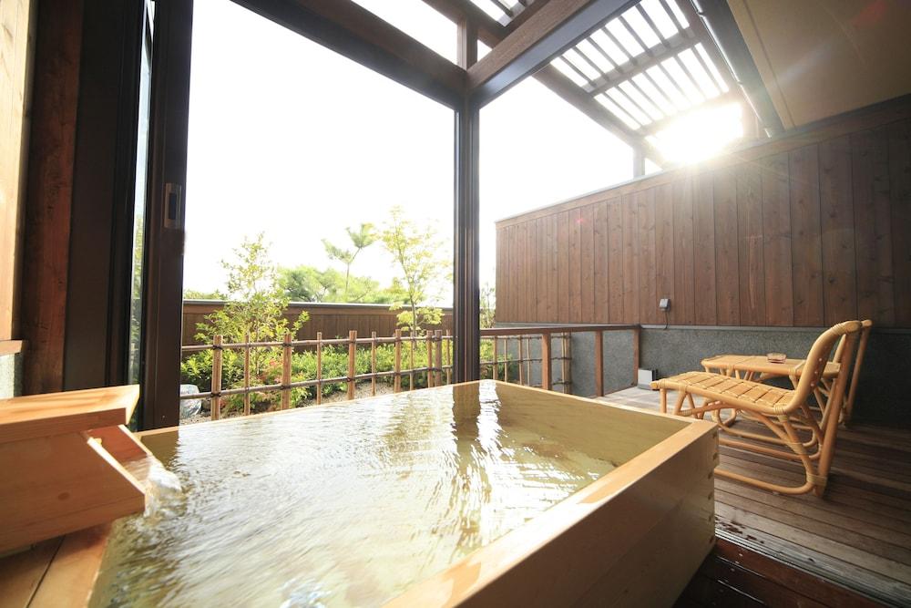 swimming pool spa