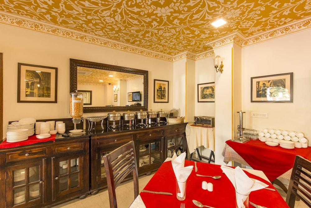 restaurant cafeteria
