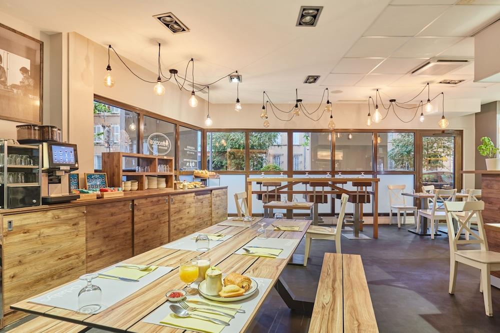 restaurant cafeteria