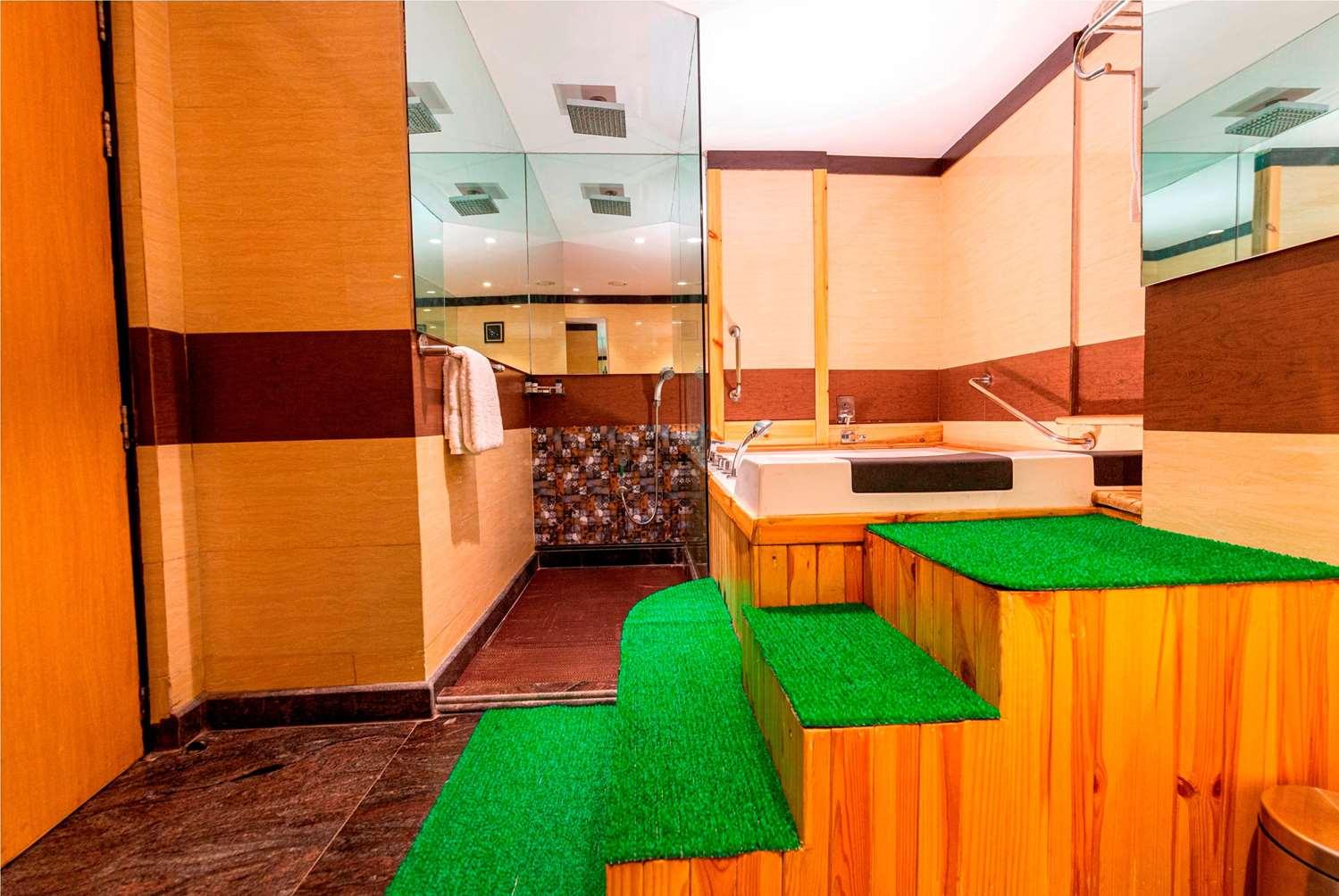 swimming pool spa