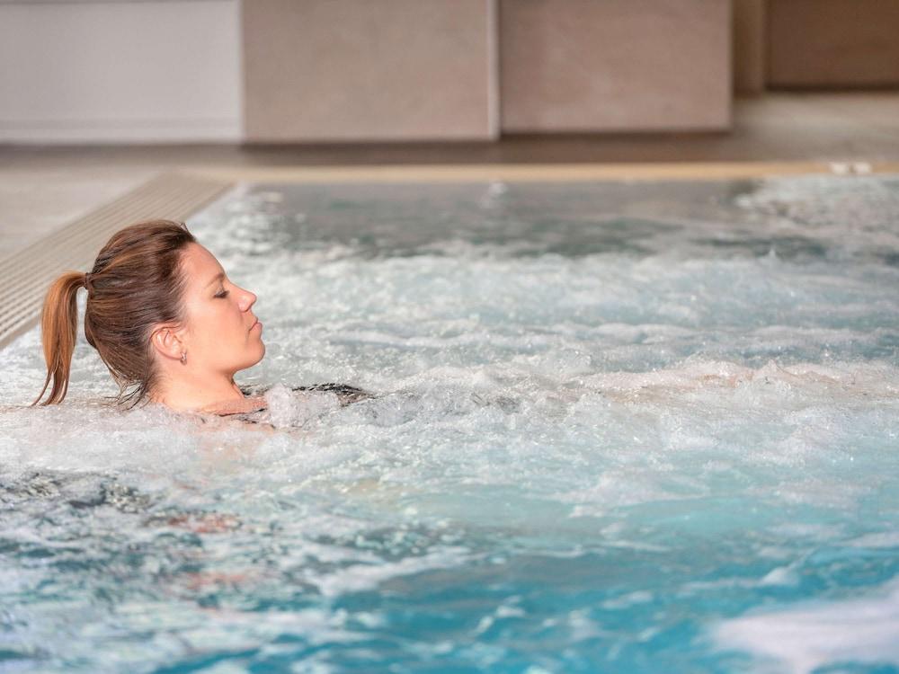 swimming pool spa