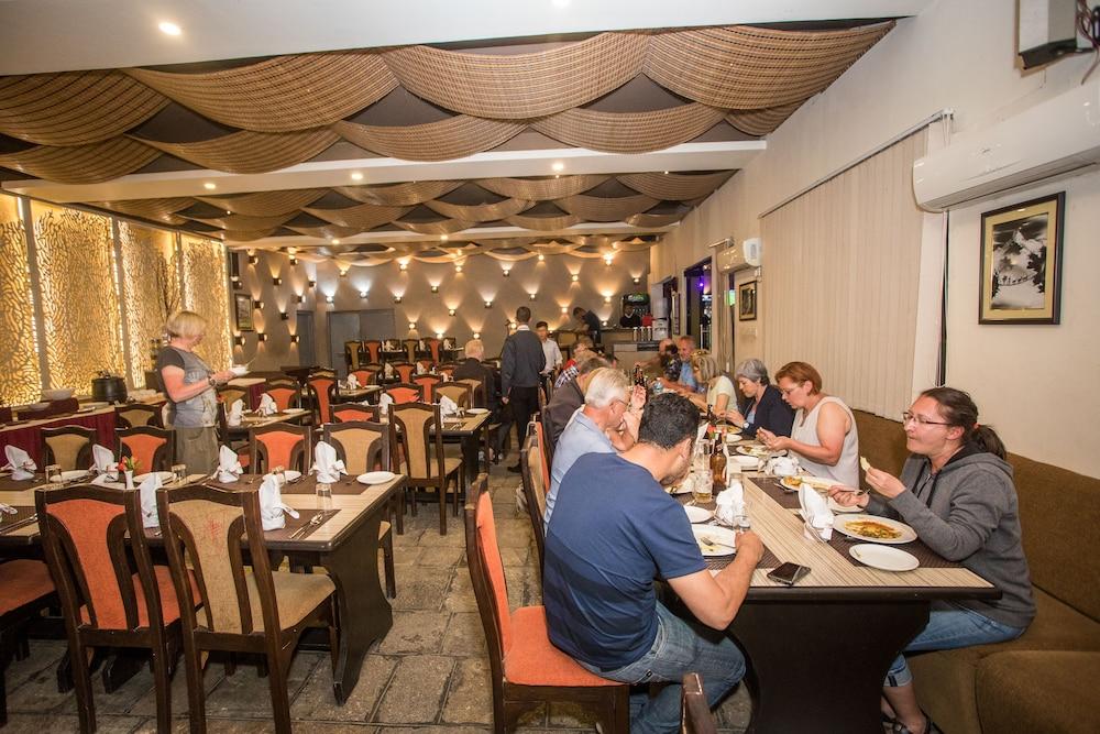 restaurant cafeteria