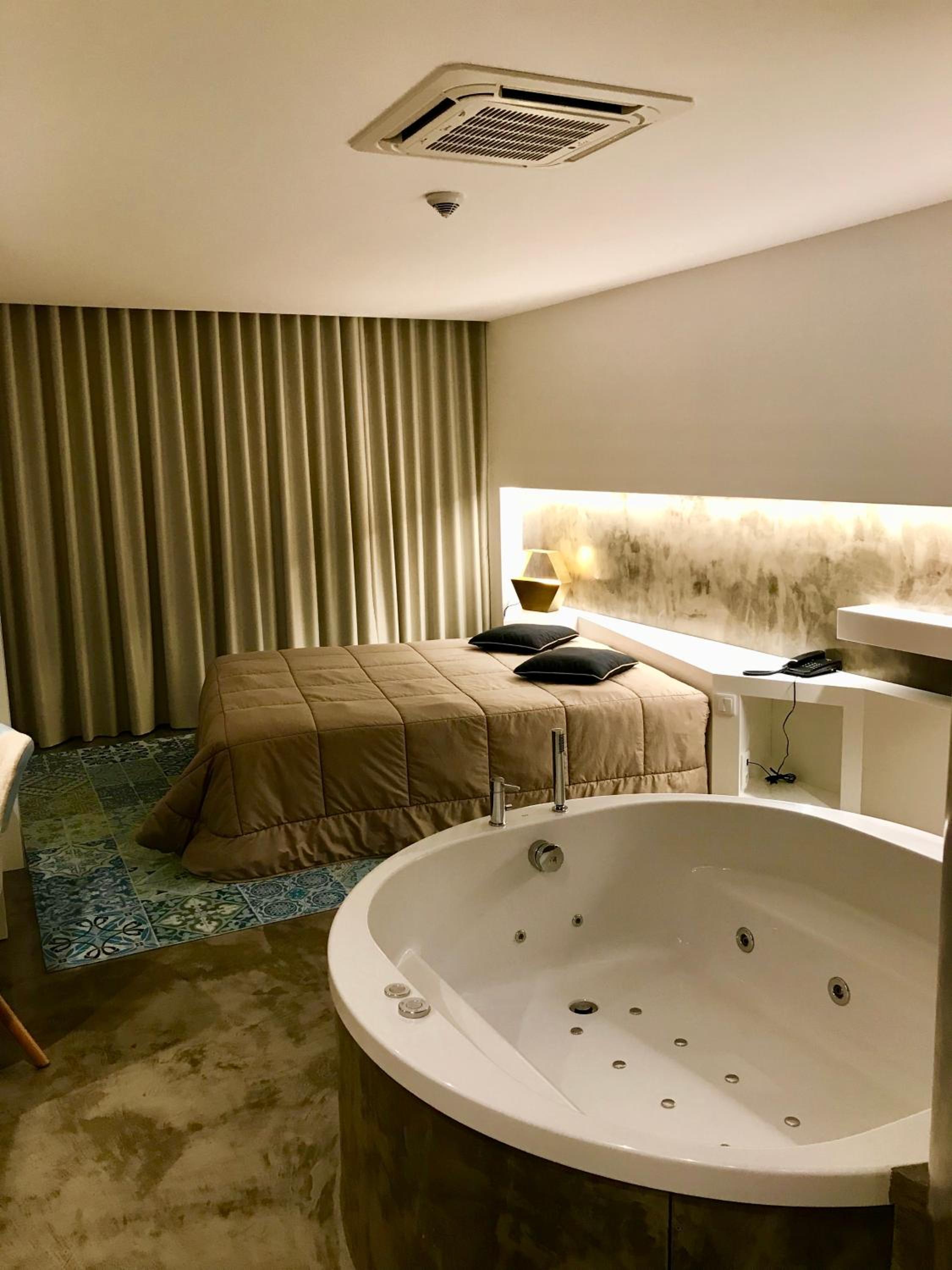 swimming pool spa