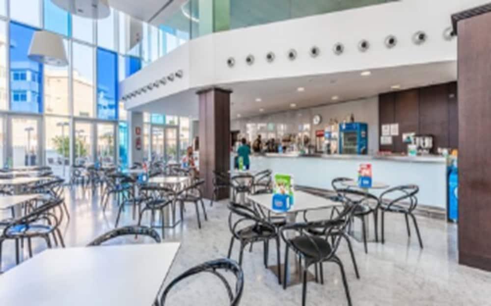 restaurant-cafeteria