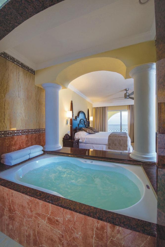 swimming pool spa