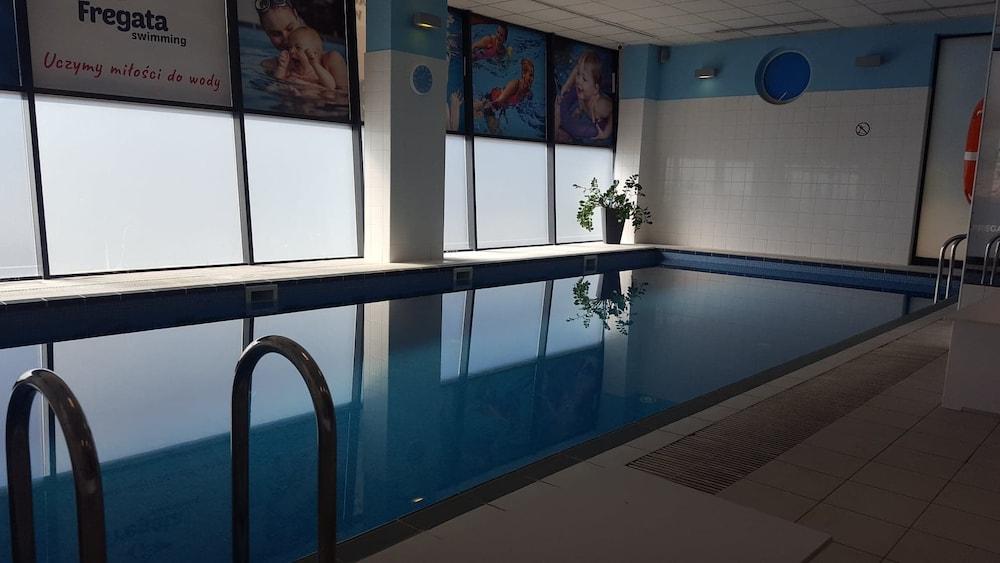swimming pool spa