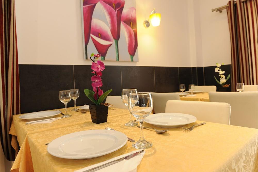 restaurant-cafeteria