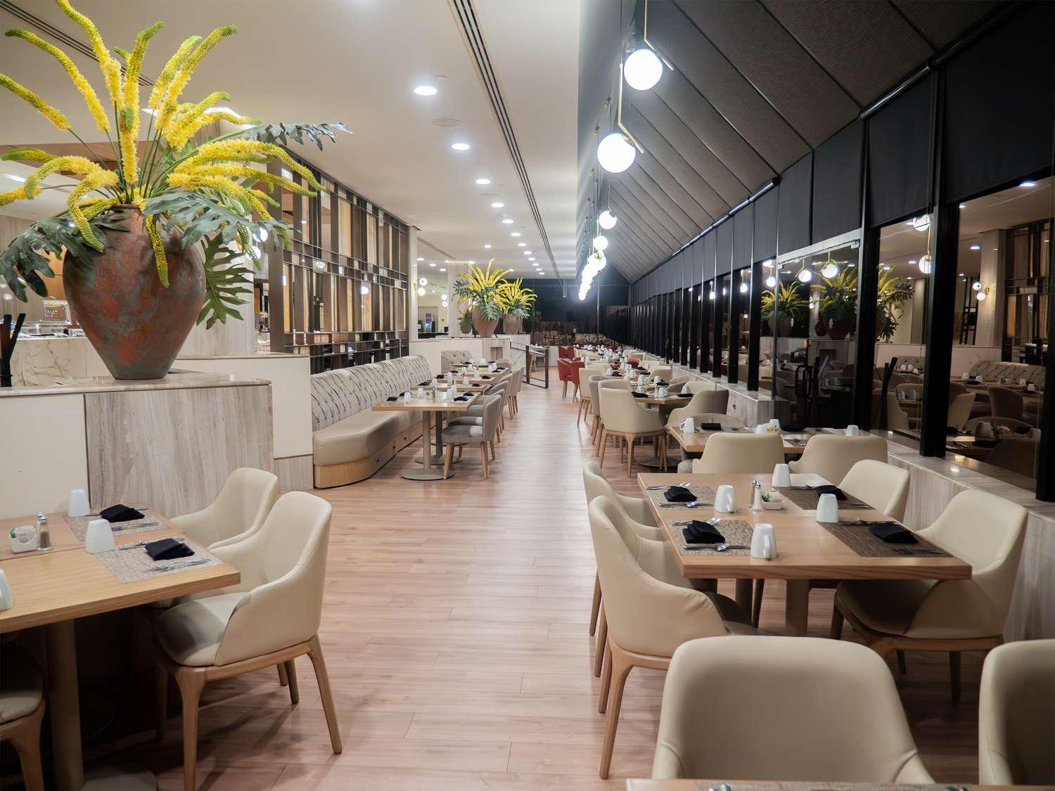 restaurant cafeteria