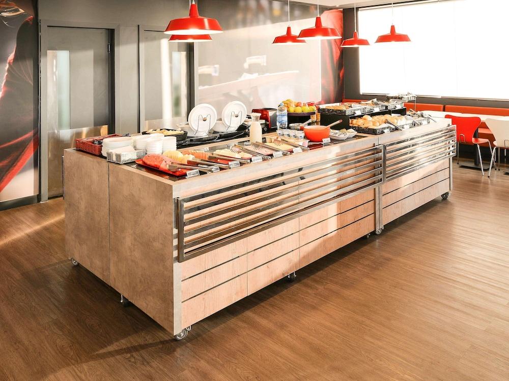 restaurant cafeteria