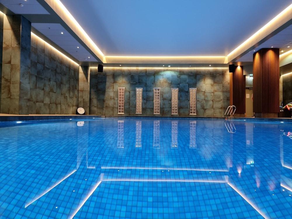 swimming pool spa