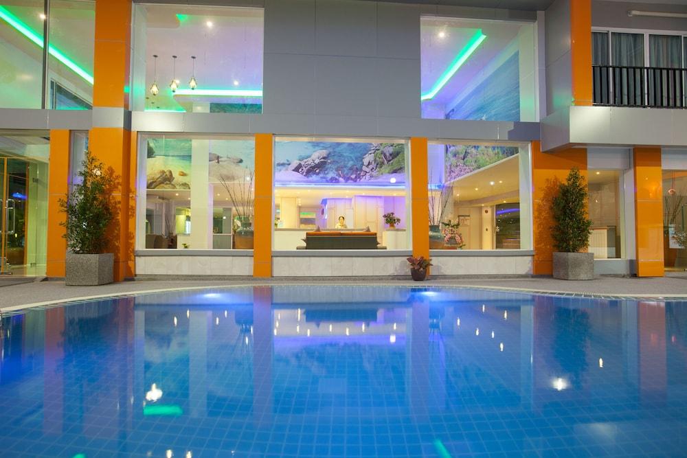 swimming pool spa