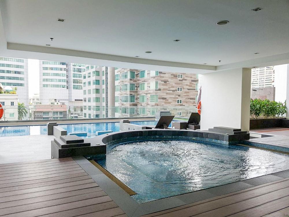 swimming pool spa