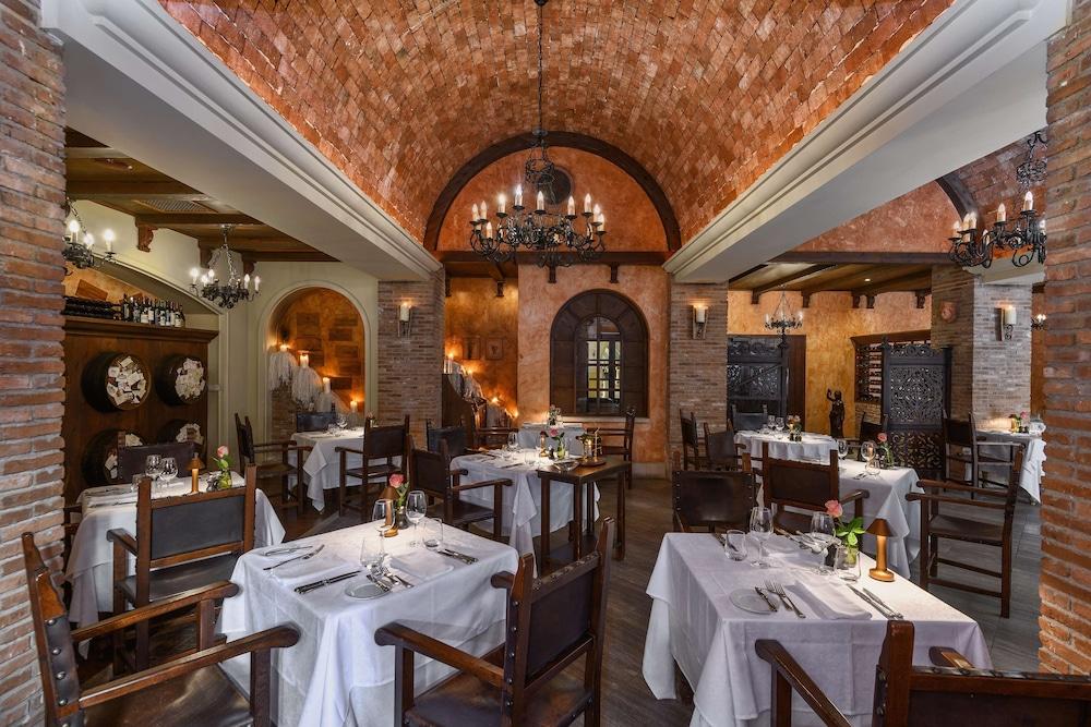 restaurant cafeteria