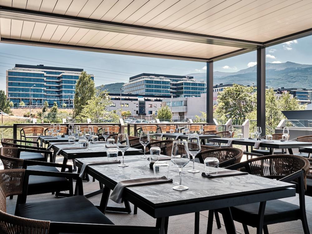 restaurant cafeteria