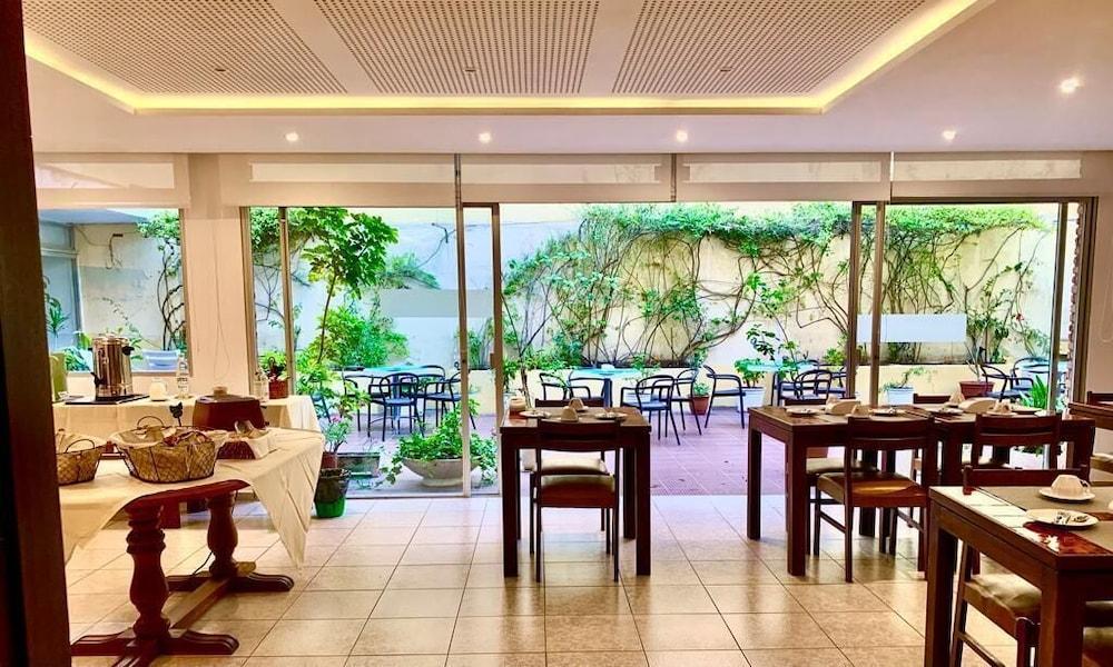 restaurant cafeteria