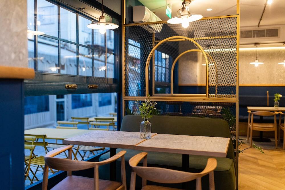 restaurant cafeteria