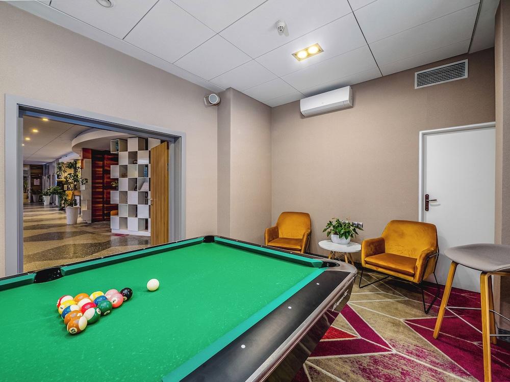 swimming pool spa