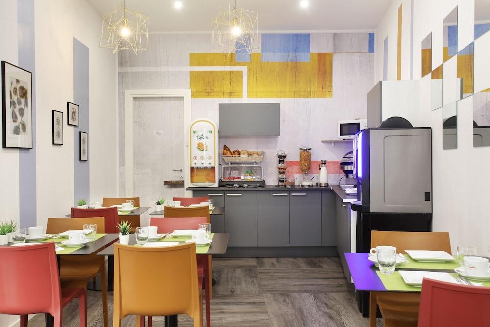 restaurant cafeteria
