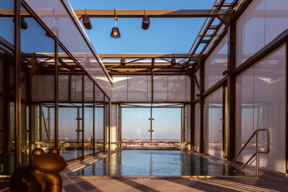 swimming pool spa