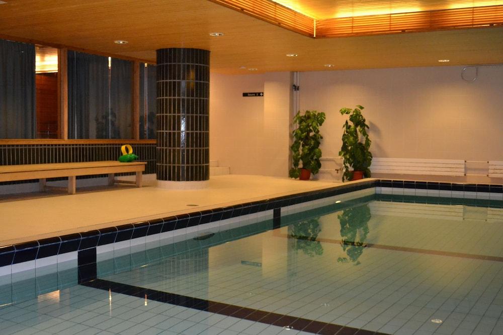 swimming pool spa