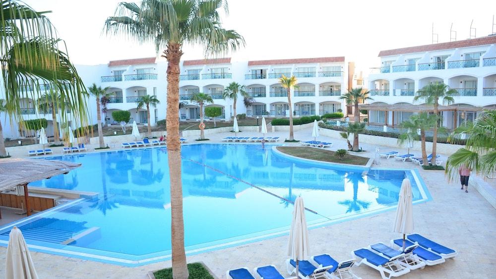 swimming pool spa