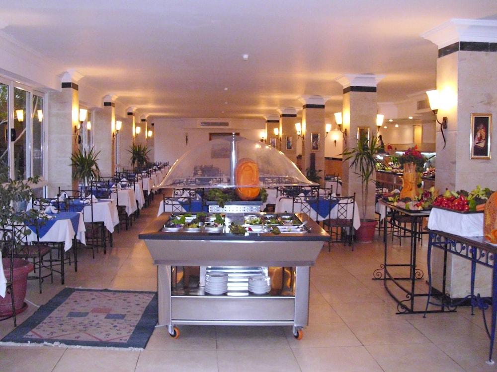 restaurant cafeteria