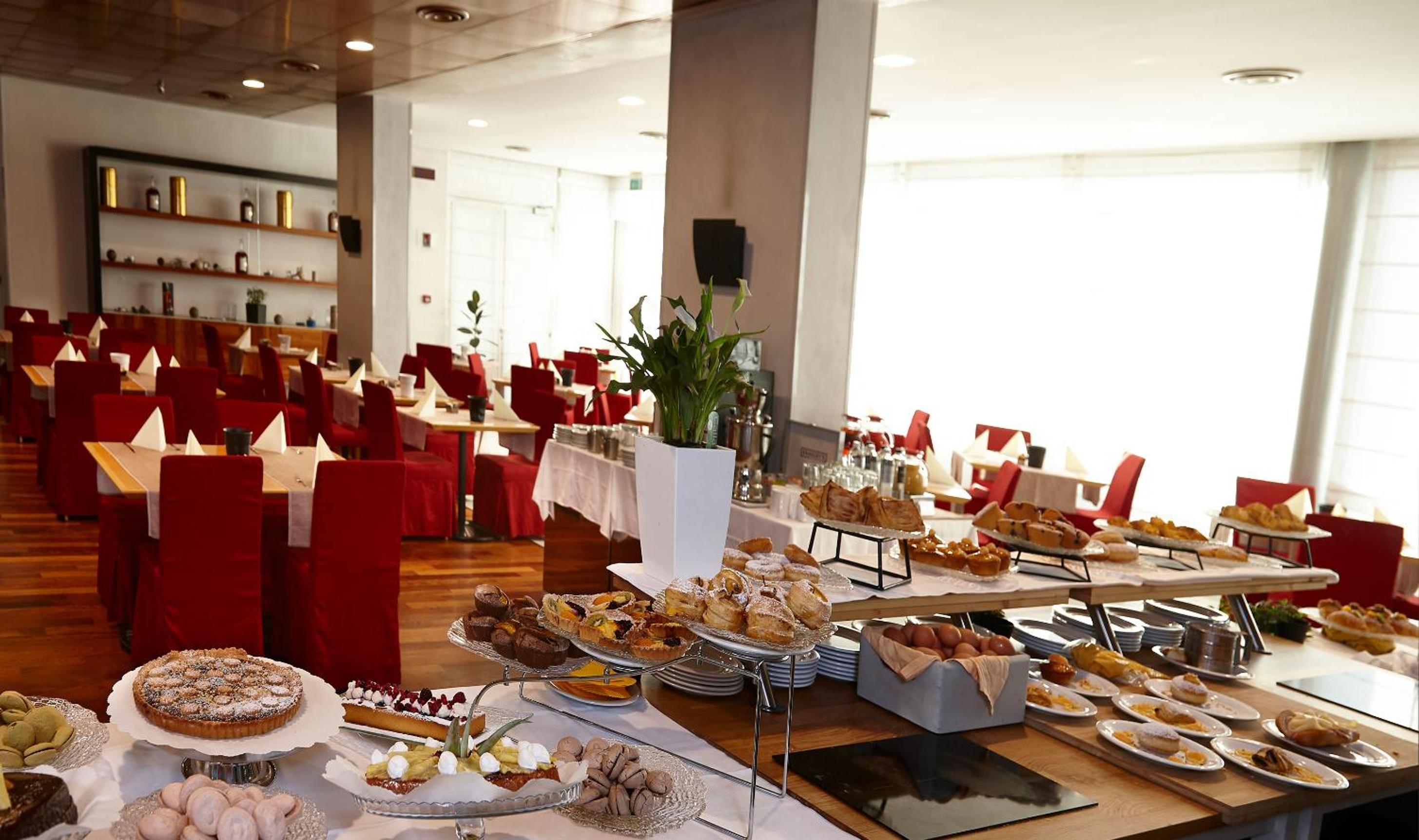 restaurant cafeteria