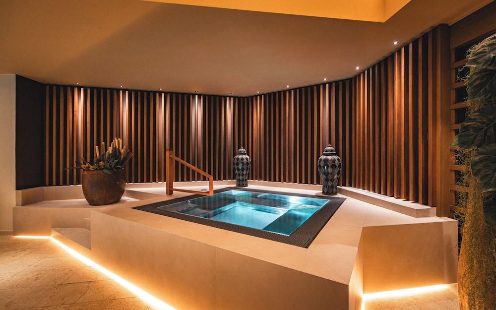 swimming pool spa