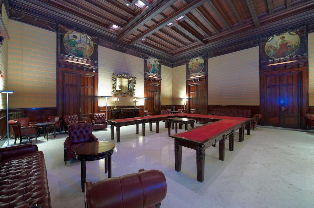 restaurant-cafeteria
