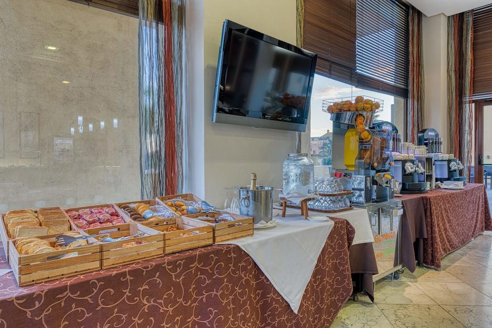 restaurant cafeteria
