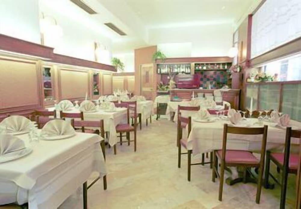 restaurant cafeteria