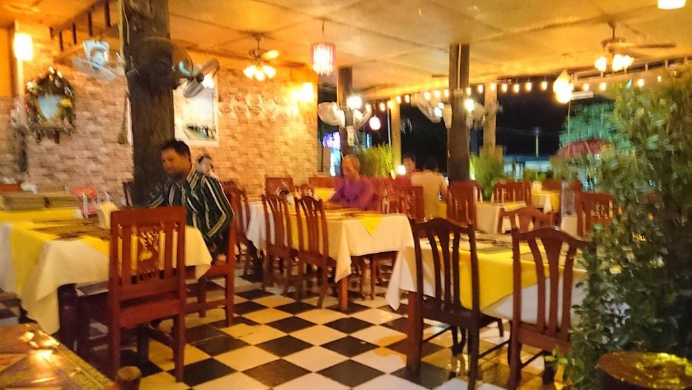 restaurant cafeteria