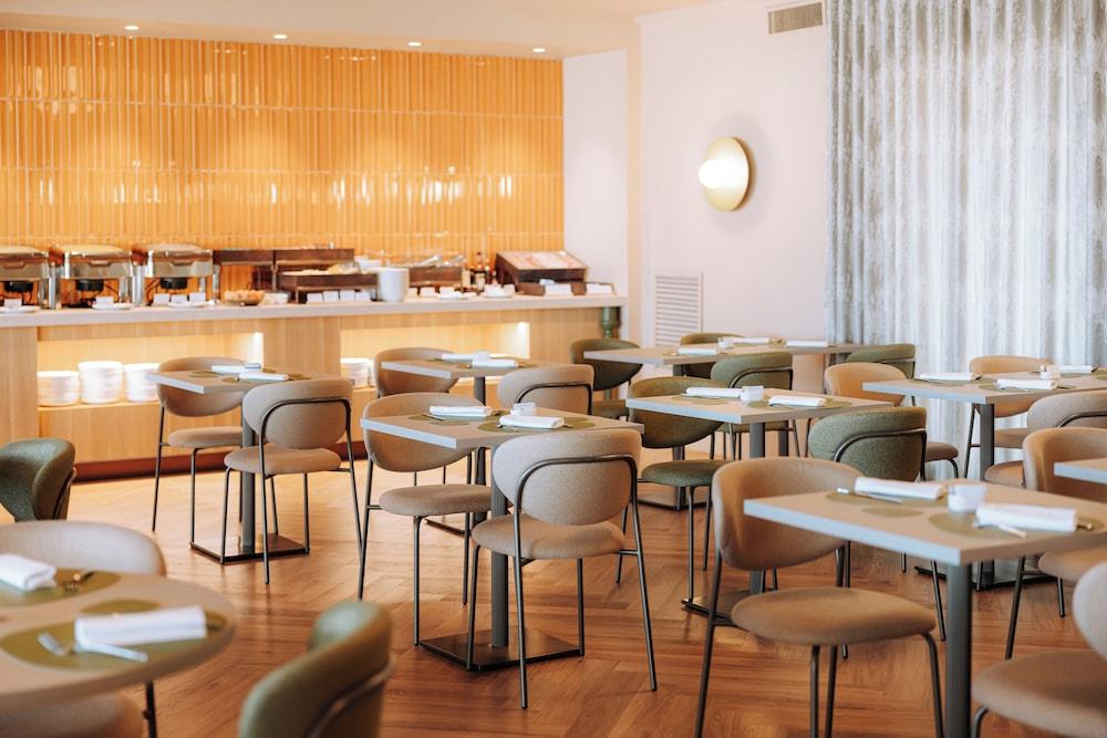 restaurant cafeteria
